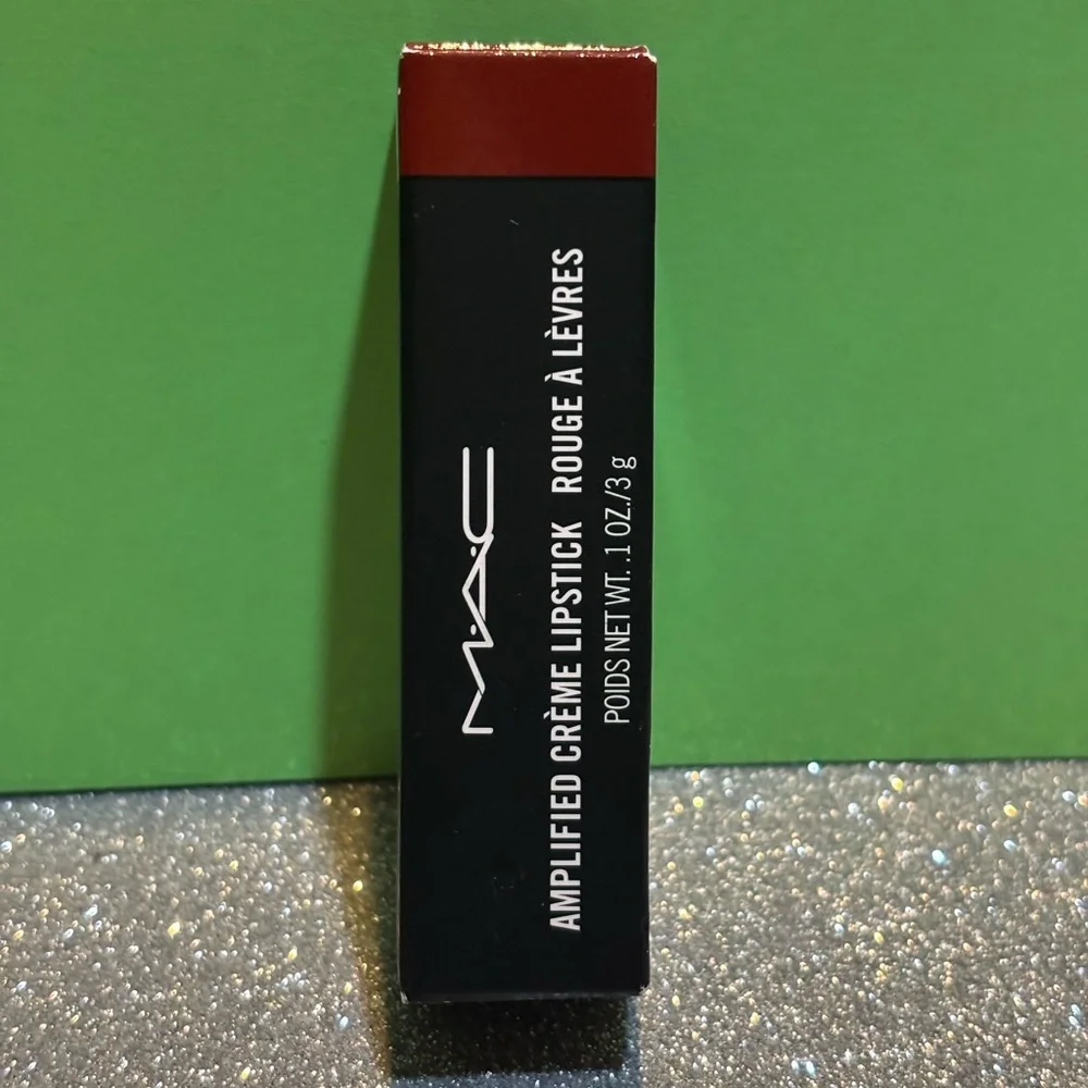 BNIB! MAC Amplified Crème Lipstick in DUBONNET 108 💄💋